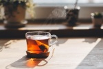 Thường xuyên uống trà, rượu vang đỏ giúp giảm nguy cơ mắc bệnh Alzheimer?