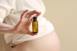 Cách dùng tinh dầu an toàn, hiệu quả cho phụ nữ mang thai