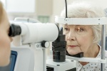 Người bệnh Parkinson không nên bỏ qua các vấn đề về thị lực