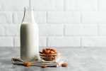 Cách tự làm sữa hạnh nhân cho người không dung nạp lactose