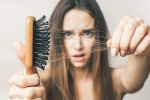 Thường xuyên rụng tóc: Thiếu chất gì và cách bổ sung?