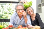 Chế độ dinh dưỡng cho người cao tuổi: Ăn gì để luôn khỏe mạnh?