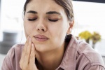 Dùng tinh dầu đinh hương để trị đau răng có an toàn?
