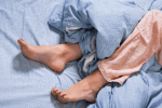 Bị run chân vào ban đêm, hay bồn chồn là bệnh gì?