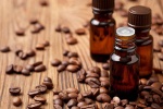 Tinh dầu cà phê và lợi ích từ chăm sóc sức khỏe đến làm đẹp