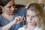 Trẻ bị rụng tóc nhiều, cần làm gì để cải thiện?