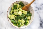 Salad dưa chuột tỏi tốt cho người bệnh tăng huyết áp