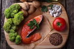 9 thực phẩm giúp cân bằng nội tiết tố nữ dễ ăn, dễ mua
