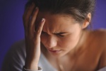 Tại sao phụ nữ hay bị đau đầu, đau nửa đầu trong kỳ kinh?