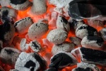 Cẩn trọng khi dùng than sưởi ấm trong mùa Đông