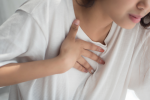 Bị tăng huyết áp kèm khó thở, nặng ngực phải làm sao?
