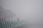 Sương mù và ô nhiễm không khí bao trùm Hà Nội