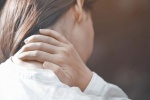 Làm thế nào để giảm đau cổ vai gáy khi phải ngồi nhiều?