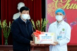 Bộ trưởng Bộ Y tế động viên y bác sỹ Bệnh viện Phổi, CDC Quảng Ninh