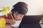 Biện pháp bảo vệ thị lực khi trẻ học trực tuyến 