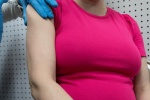 Phụ nữ mang thai tiêm vaccine COVID-19 có thể giúp bảo vệ cả thai nhi