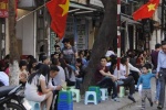 Hà Nội, TP. HCM tạm dừng các hoạt động không thiết yếu, buôn bán trên vỉa hè