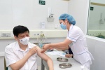 Bộ trưởng Bộ Y tế Nguyễn Thanh Long tiêm vaccine phòng COVID-19 