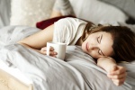 Gợi ý 9 loại trà giúp bạn giảm căng thẳng, ngủ ngon hơn