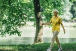 Chú ý tới dấu hiệu cảnh báo sớm bệnh Parkinson khi đi bộ