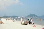 Quảng Ninh cho phép mở lại bãi tắm biển, hoạt động tôn giáo, lễ hội