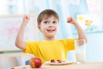 Cho trẻ ăn gì để tăng cường sức đề kháng trong mùa dịch?