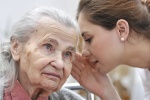 Những điều cần biết về tình trạng nặng tai ở người cao tuổi