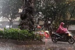 Hà Nội và nhiều tỉnh phía Nam mưa to, cảnh báo lũ quét, sạt lở đất 