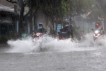 Bão số 7 suy yếu, bão KOMPASU tăng tốc vào Biển Đông 