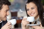 Bí quyết giúp bạn yên tâm uống cà phê mà không lo răng bị ố vàng