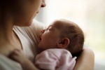 6 mẹo để chăm sóc trẻ sơ sinh trong mùa Đông