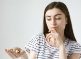 Muốn cải thiện miễn dịch, nên dùng vitamin C hay D?
