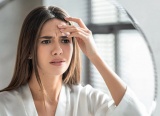Làm sao để xóa nếp nhăn số 11 trên trán?