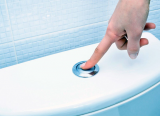 Khí dung chứa mầm bệnh có thể phát tán khi xả bồn cầu