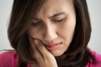 Đau răng vào dịp Tết đối phó như thế nào?