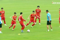 Chùm ảnh ĐT Việt Nam tập buổi đầu chuẩn bị cho trận gặp Dortmund