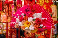 Phố Hàng Mã ngập tràn sắc đỏ những ngày cận Tết Nguyên đán Quý Mão 2023