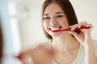 Làm trắng răng với một vài nguyên liệu quen thuộc tại nhà