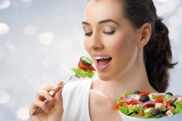 8 loại rau hỗ trợ làm trắng răng tự nhiên