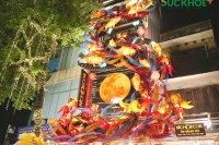 Phố Hàng Mã 'thay áo mới' đón Trung thu