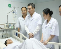 Tặng bằng khen cho 4 điều dưỡng xả thân cứu người ở Bệnh viện Sản Nhi Nghệ An