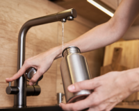 Duy trì thói quen vệ sinh bình nước cá nhân để tránh vi khuẩn