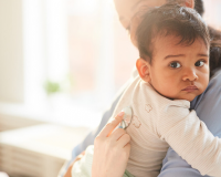 Bảo vệ sức khỏe trẻ em trong giai đoạn chuyển mùa