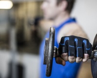 Găng tập tạ có phải phụ kiện cần thiết?