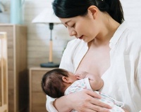 Mẹ sau sinh nên ăn gì để sữa nhanh về?