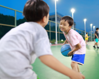 Trẻ em có nên chơi thể thao muộn vào buổi tối?