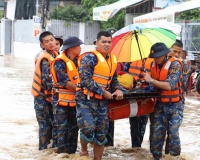 Trung Bộ mưa kéo dài đến 24/11, Bắc Bộ ngày nắng - đêm rét