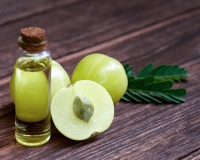 Bí quyết chăm sóc tóc khỏe, bóng mượt với dầu amla