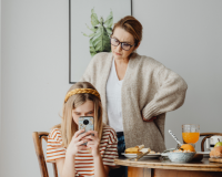 7 cách giúp trẻ 'rời xa màn hình' trong những ngày nghỉ 