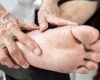 Làm sao phòng ngừa biến chứng bàn chân cho người bệnh đái tháo đường?